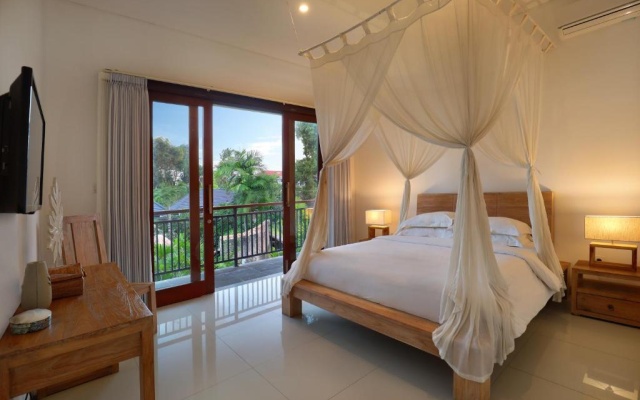 BIG Private 7 BED, 7 BATH, Goldflower Villa with 2x Pool, 2x lounge, Best location – Guest Rooms – Kuta