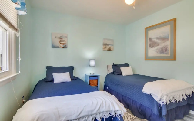 4 Mi to Beaches: Pet-friendly Berlin Home!