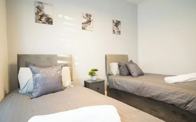 London Apt - Sleeps 4 - Parking - Wifi