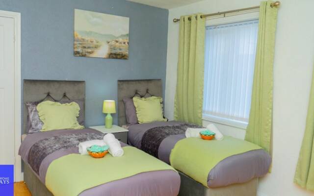 Cradley Manor - Spacious 6 Bedroom House