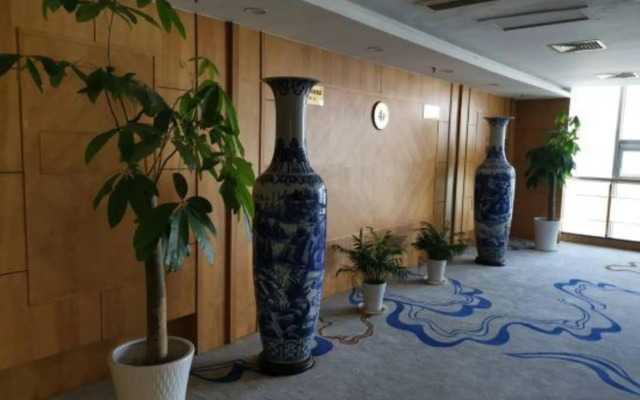 Golden Metropolis Hotel