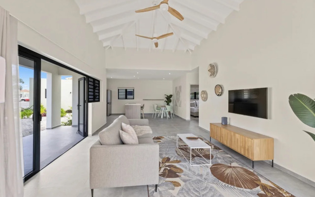 Villa Paradise with pool at mambo beach