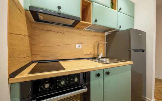 Tirent Apartment-Modern 1-Bedroom Stay Near Liqeni i Thatë