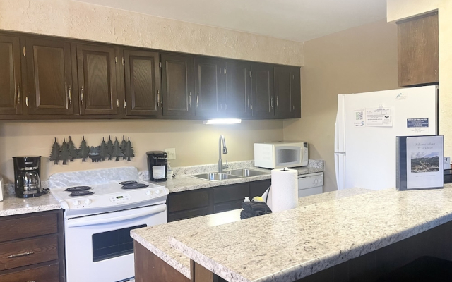 Four O'clock Lodge B14