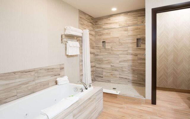 Pomeroy Inn & Suites Prince George