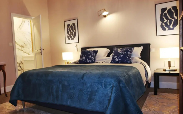CARCASSONNE HISTORIC DUPLEX 4 star air conditioned APARTEMENT d`ÉGLANTINE