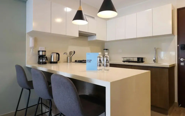 w Grandiose 1BR w Great Balcony in San Isidro