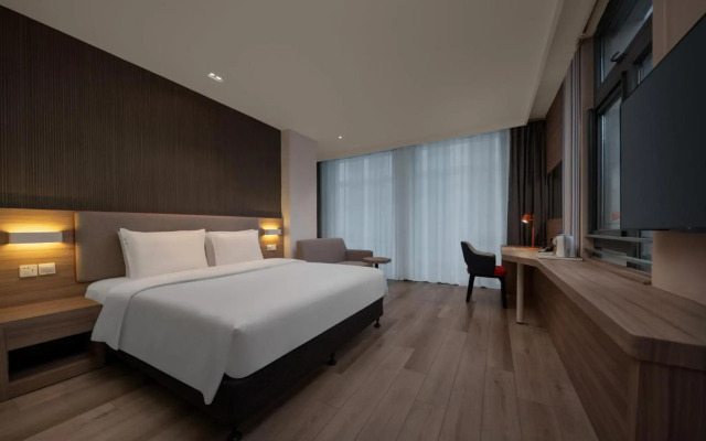 Holiday Inn Express Shanghai Pujiang by IHG