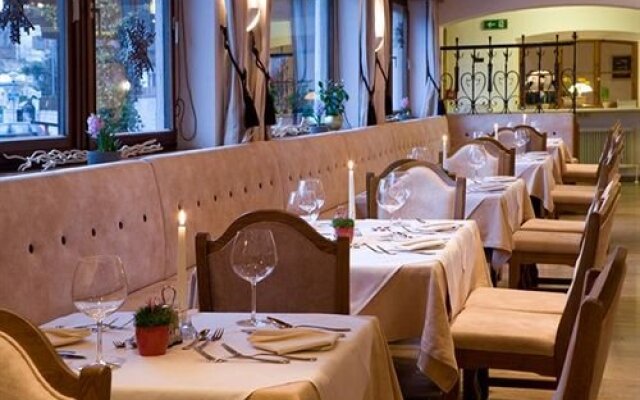Moser's Hotel