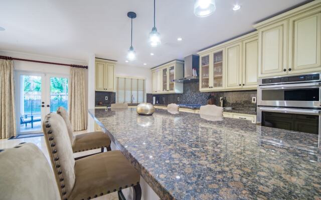 Crystal Court Estate - Four Bedroom Home