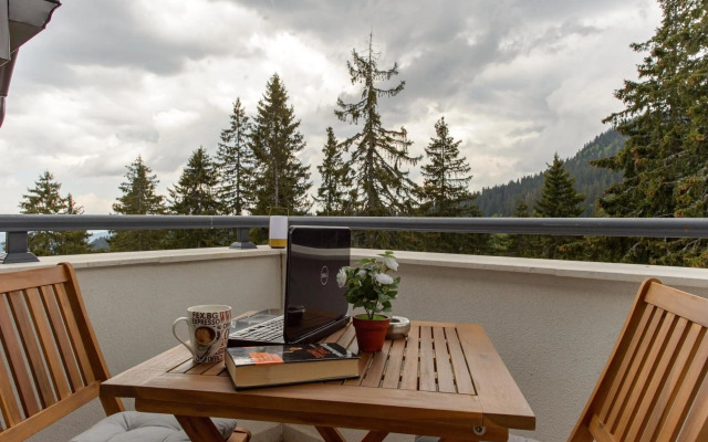 Luxury 2-bedroom apartment by Studenets Center