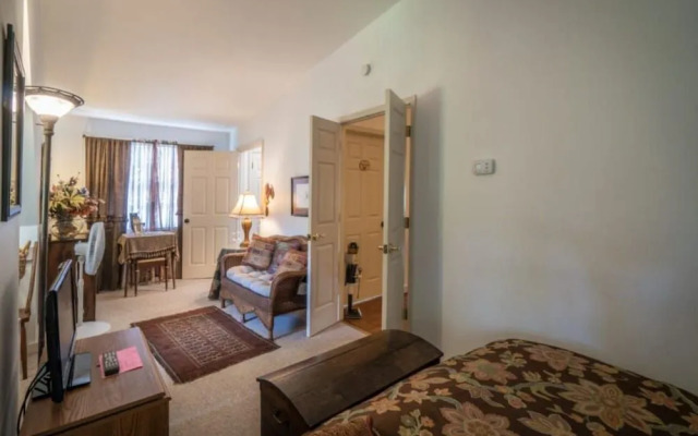 Stone Haus Bed & Breakfast