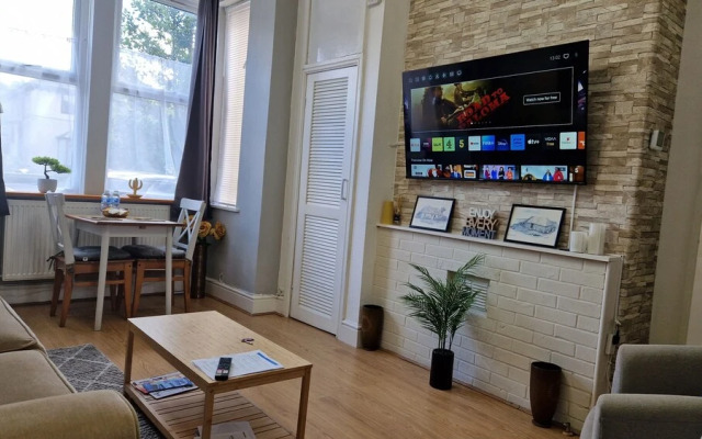 Spacious 1 Br Lincoln City Centre & Amenities, Free Parking