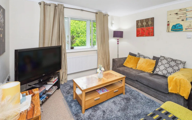 2 Bed Apartment - Sleeps 5 - Wifi - Parking - Pets