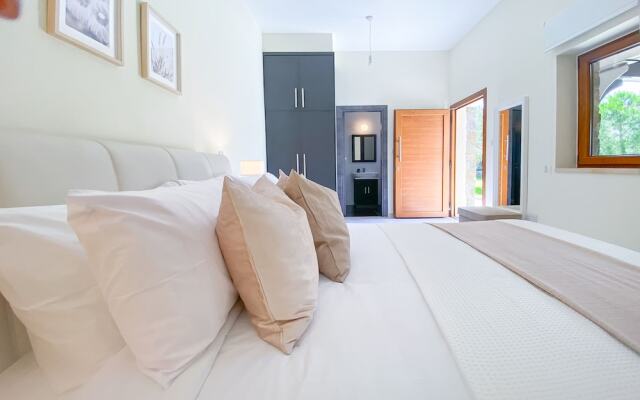 Phaedrus Living Luxury Villa Kathikas