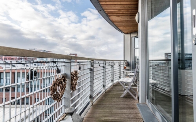 Central Penthouse With Balcony Parking