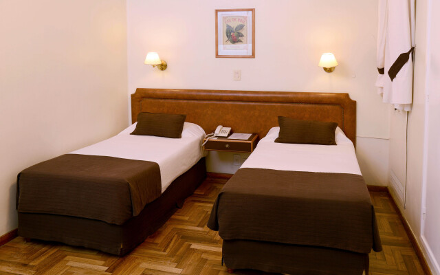 Muñiz Hotel
