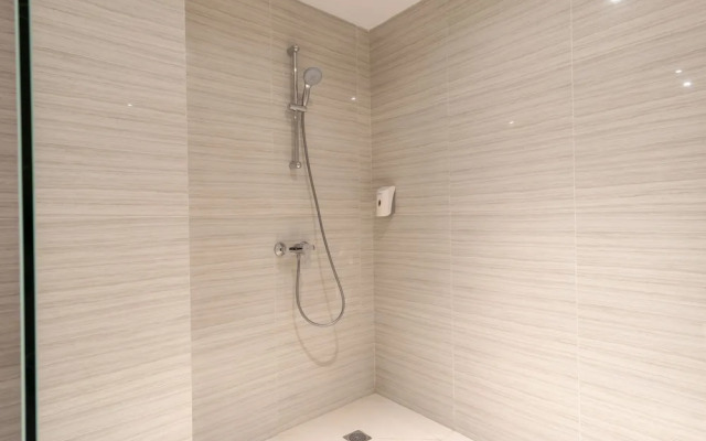 Travel Hub Hotel Kualanamu Airport