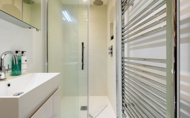 Urban Central London 2BR with Roof Terrace!