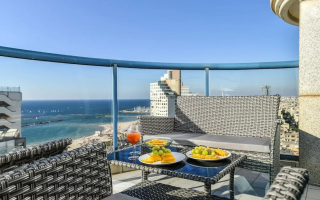 Full Sea View on The Beach With Balcony