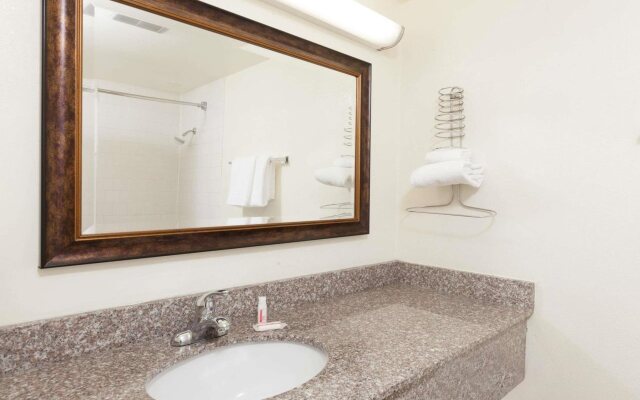 Days Inn by Wyndham Bakersfield