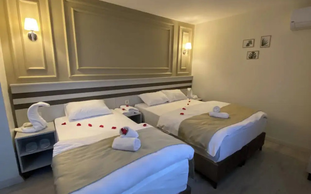 Grand Aura Hotel