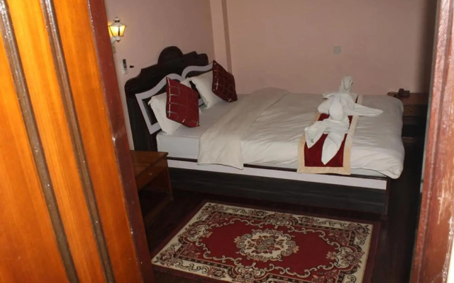 Festoon Hotel