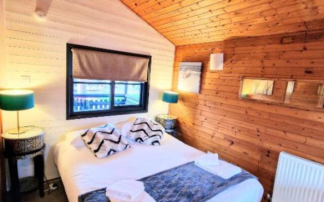 Otter 4 Hot Tub - HuntersMoon-Warminster-Bath-Salisbury