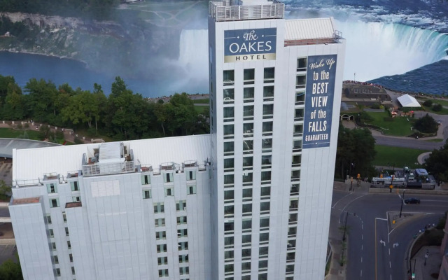 Oakes Hotel Overlooking the Falls