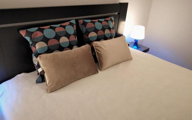Sleep & Go Faro Airport Guest House