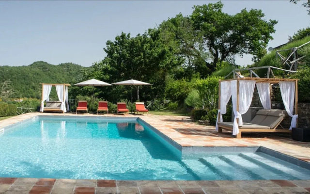 Umbrian Villa Retreat in Pietralunga With a Pool