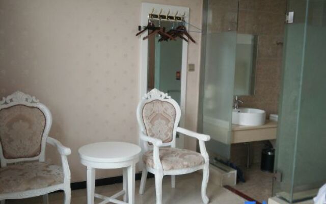 Yucheng Longyue Hotel