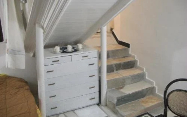 Guest House White Rooms