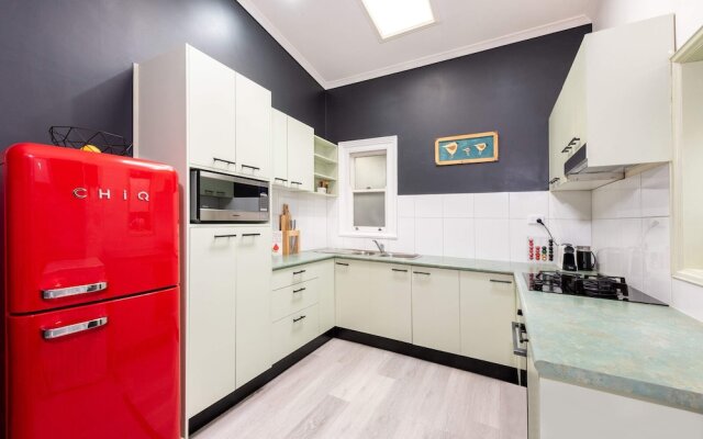 Unique 2BR Converted Storefront APT in Alphington!