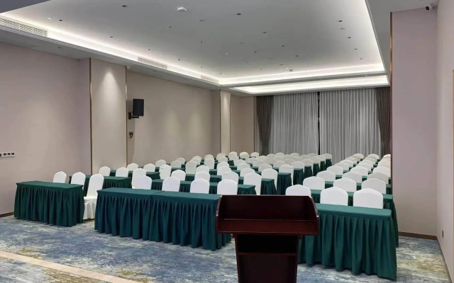 Vienna International Hotel (Chengdu Longquan Automobile City Aviation Academy Branch)