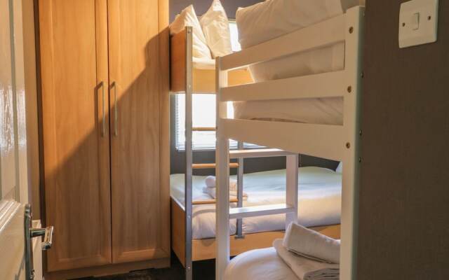 Jonstone Pines Lodge at Cayton Bay Holiday Park