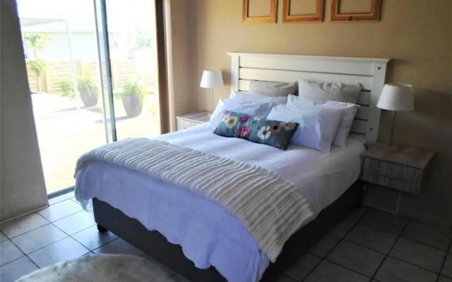 Cenikma Guest Suites - Couples Room