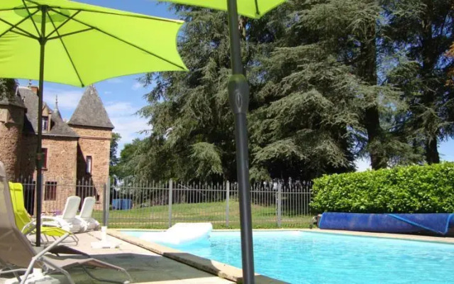 Château de Bussolles & 2 gîtes