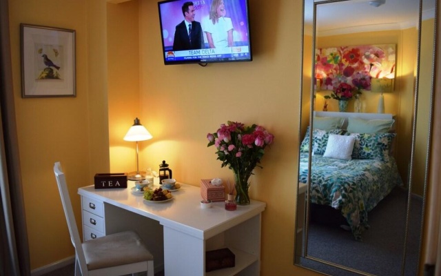 Cutmore Cottages - Bagala Bungalow – Guest Rooms – Sydney