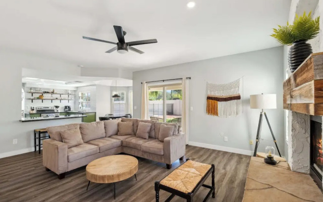 Red Mountain Retreat 5 BDR w/ Heated Pool!