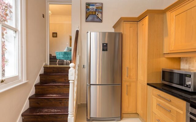 Amazing Chelsea Flat With Stunning Balcony