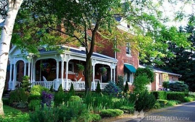 Country Doll House Bed And Breakfast