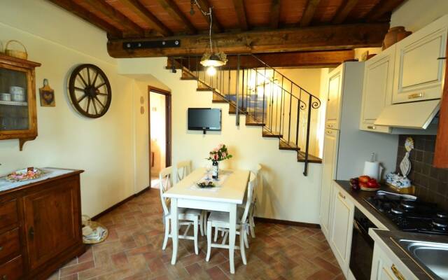 Delightful Holiday Home With Garden, Pool, Heating, Parking