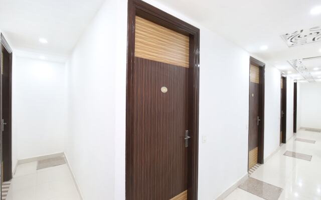 OYO 15863 Hotel Royal Vij