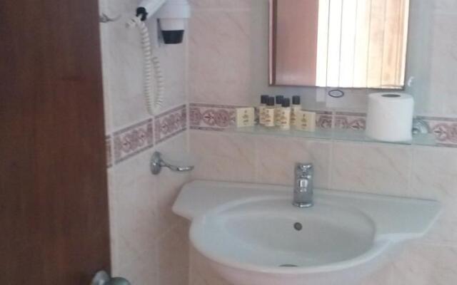 Fidele Otel