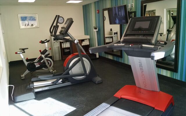 Holiday Inn Express & Suites Price by IHG