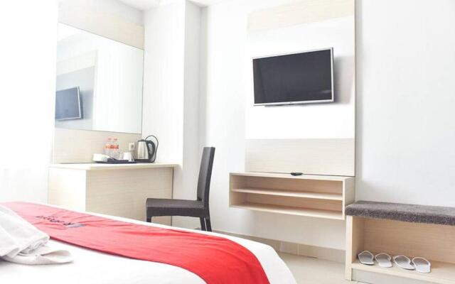 RedDoorz Plus Near Trans Studio Mall