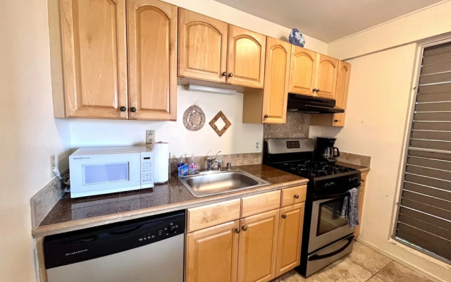 Kona Mansions Ocean Views & Amenities!