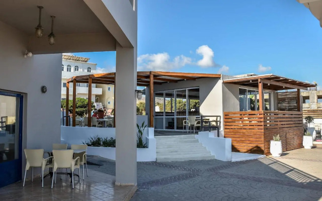 Yria Beach Hotel