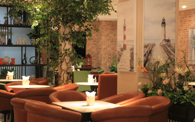 Lanura Apartments and Hotel